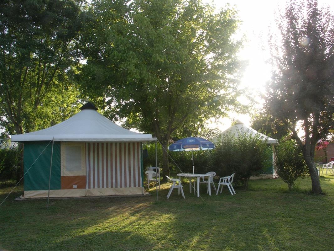 Отель Camping Au Bois Dormant Chauffour-sur-Vell Экстерьер фото