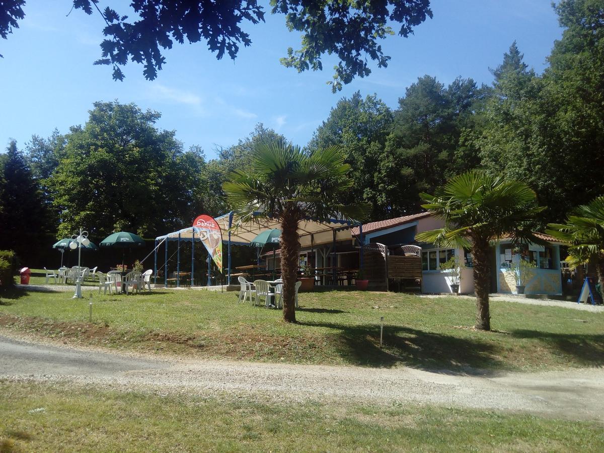 Отель Camping Au Bois Dormant Chauffour-sur-Vell Экстерьер фото