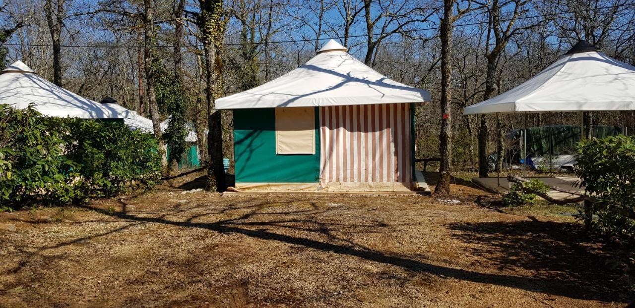 Отель Camping Au Bois Dormant Chauffour-sur-Vell Экстерьер фото