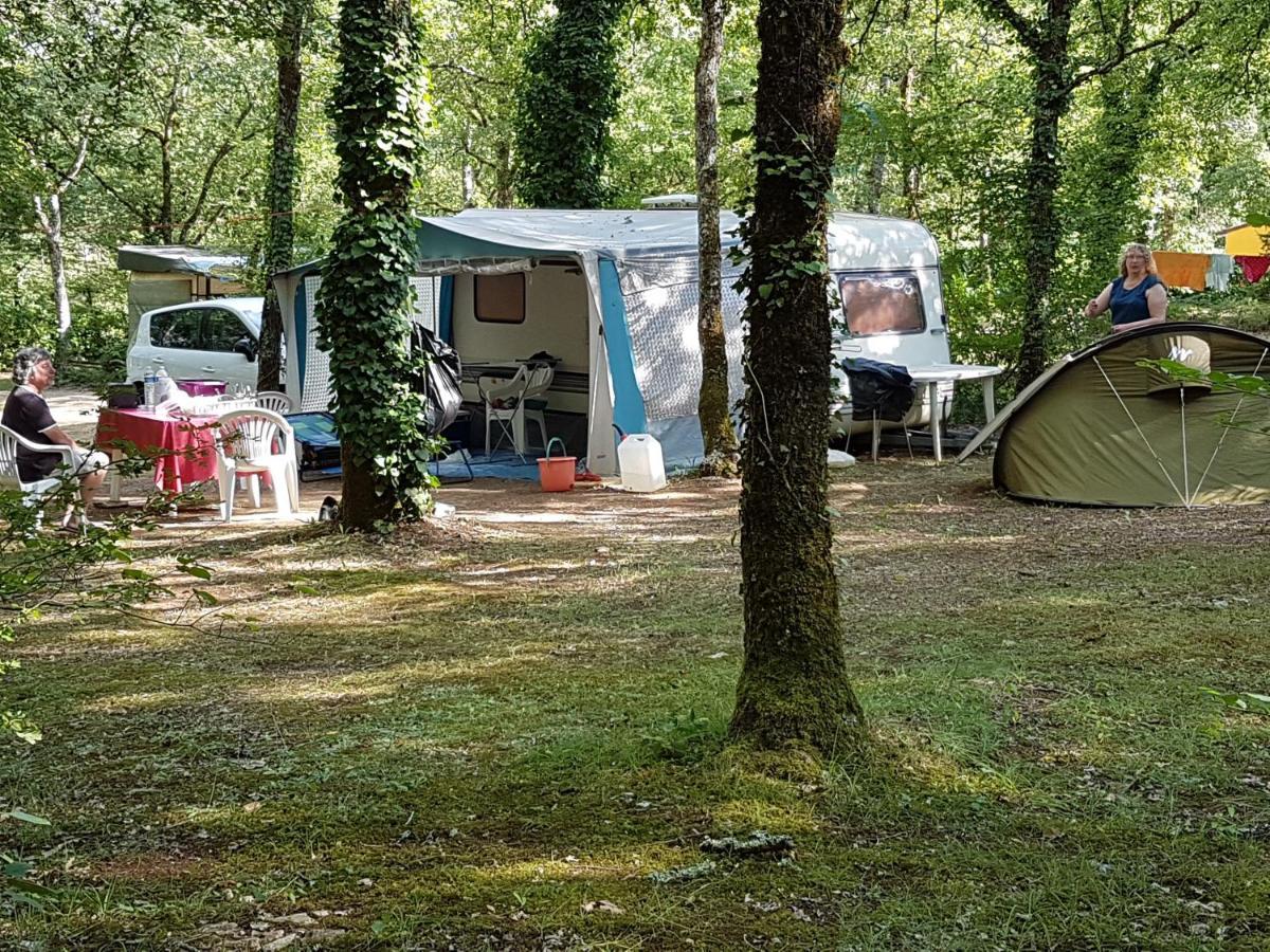 Отель Camping Au Bois Dormant Chauffour-sur-Vell Экстерьер фото